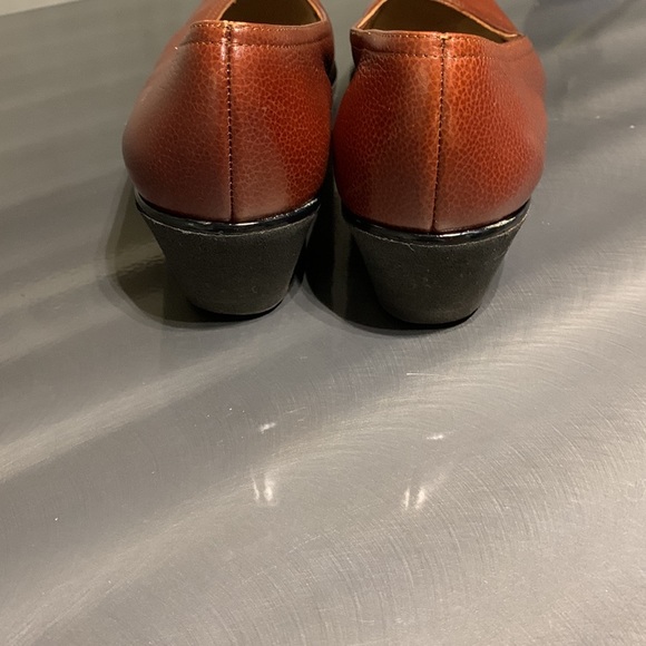 Salvatore Ferragamo Cognac Brown Pebbled Leather Flat Size 9 - Picture 5 of 11